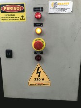 PAINEL ELÉTRICO COM MARCADOR DE VOLTAGEM